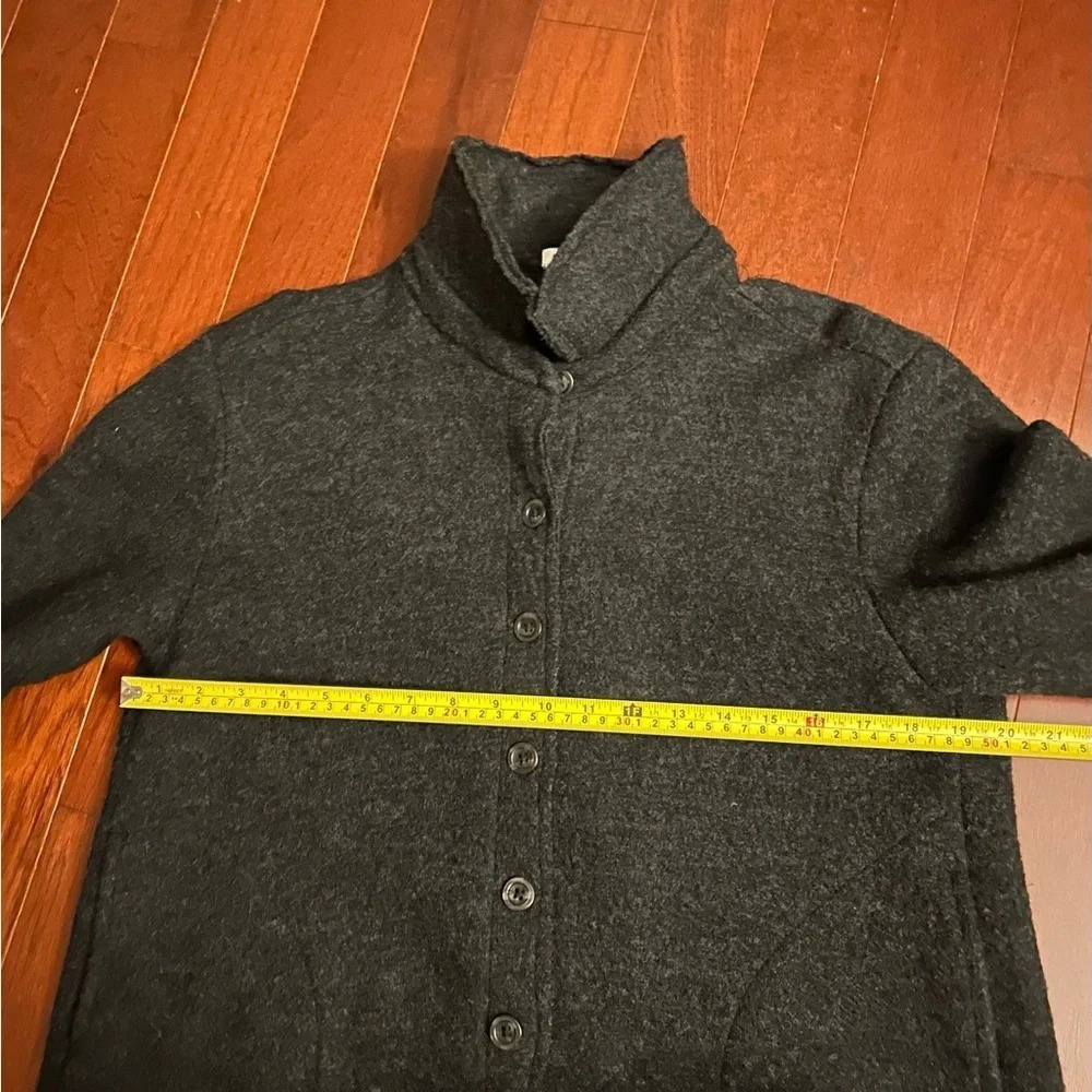 Cut Loose black 100% wool jacket button open front size XS but it runs big - Picture 11 of 11